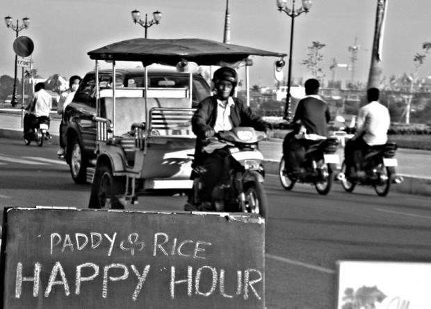 Menikmati Sore Di Restoran Restoran Paddy & Rice -Riverfront Phnompenh (Enjoying the afternoon)