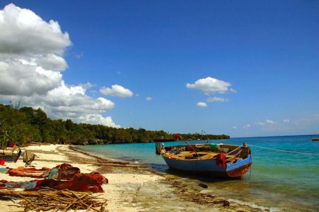 Sebuah pantai nelayan di Timur Laut Zanzibar